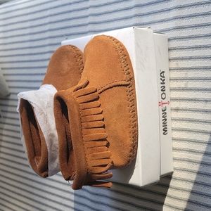 Minnetonka Infant Back Strap Bootie
